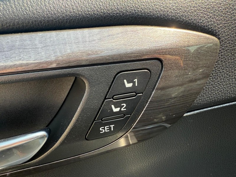 Toyota Highlander Vehicle Image 21