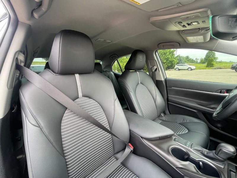 Toyota Camry Vehicle Image 04