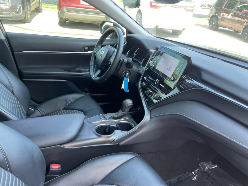 Toyota Camry Vehicle Image 09