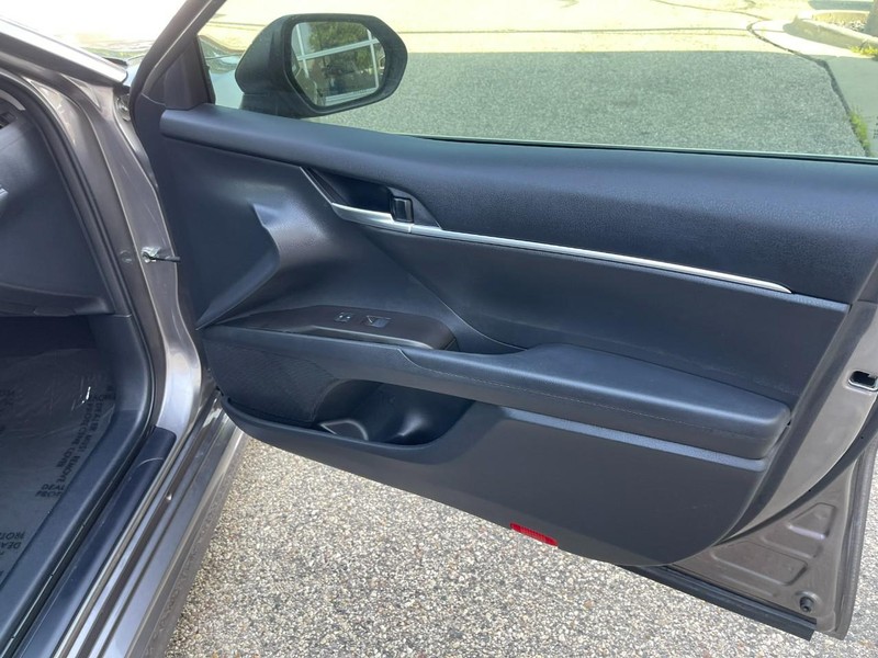 Toyota Camry Vehicle Image 11