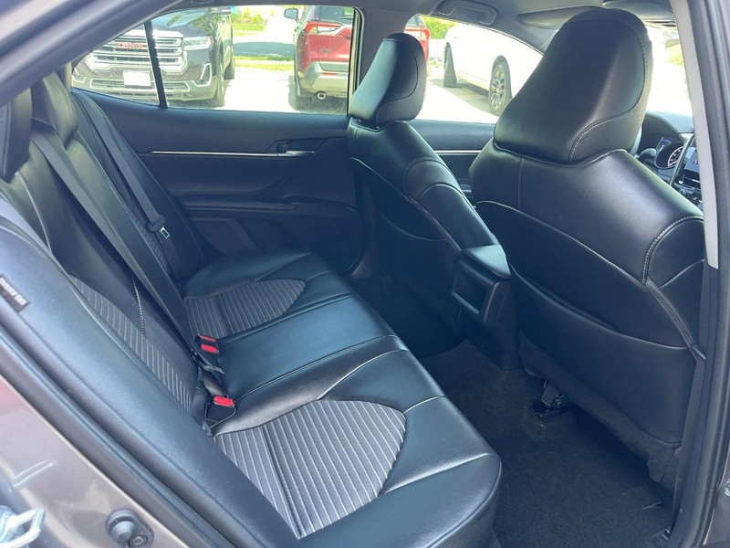 Toyota Camry Vehicle Image 12