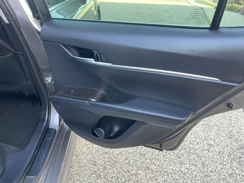 Toyota Camry Vehicle Image 13