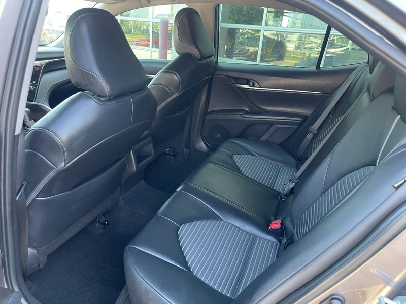 Toyota Camry Vehicle Image 14