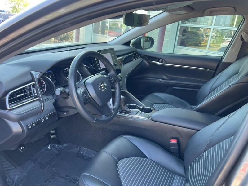 Toyota Camry Vehicle Image 16
