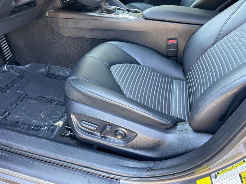 Toyota Camry Vehicle Image 17