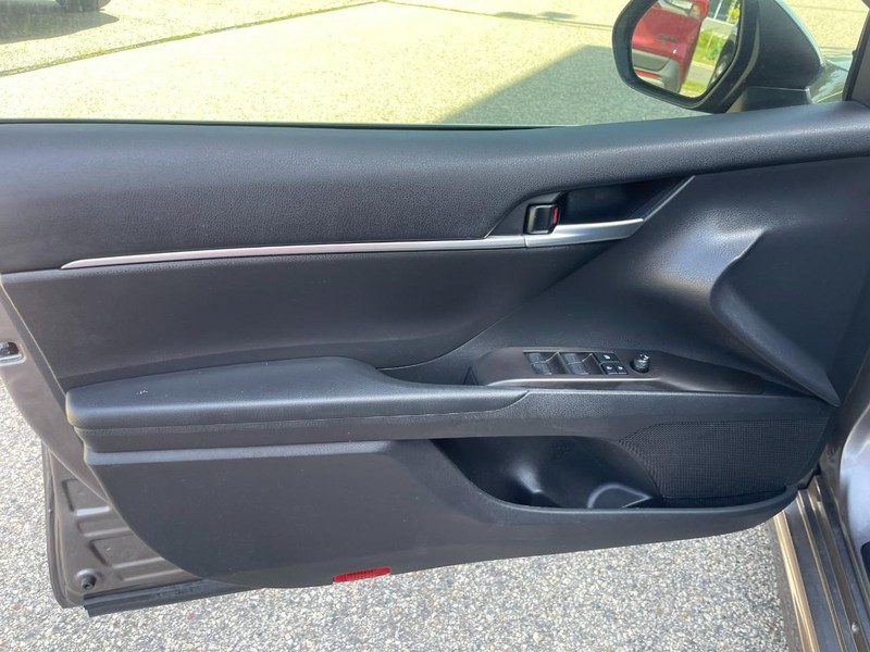 Toyota Camry Vehicle Image 18