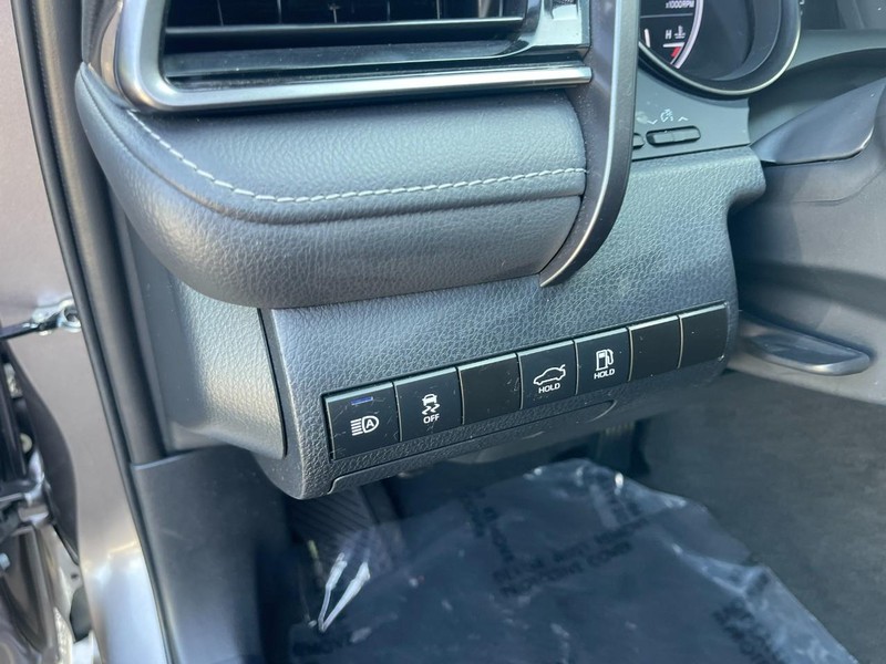 Toyota Camry Vehicle Image 19