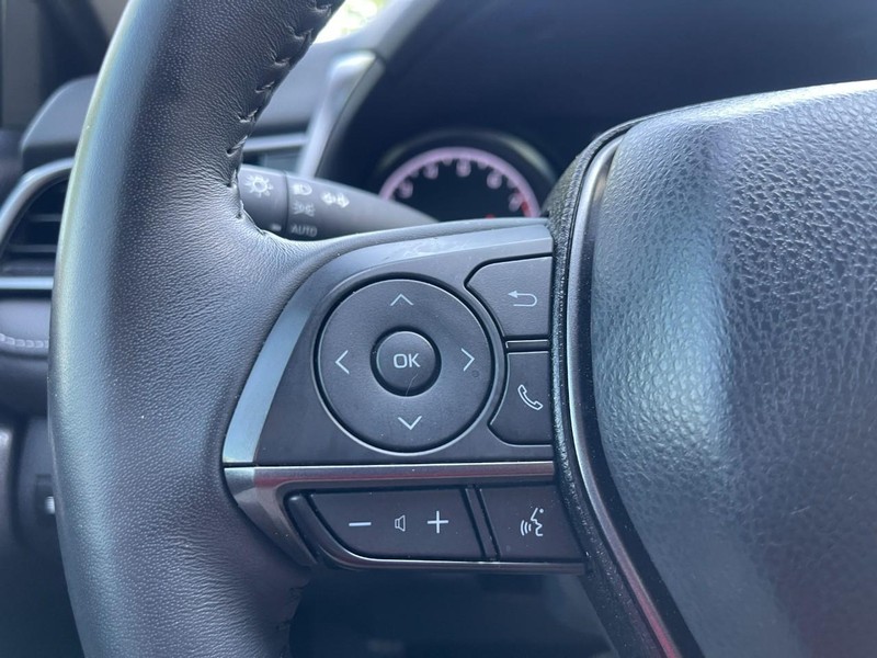 Toyota Camry Vehicle Image 21