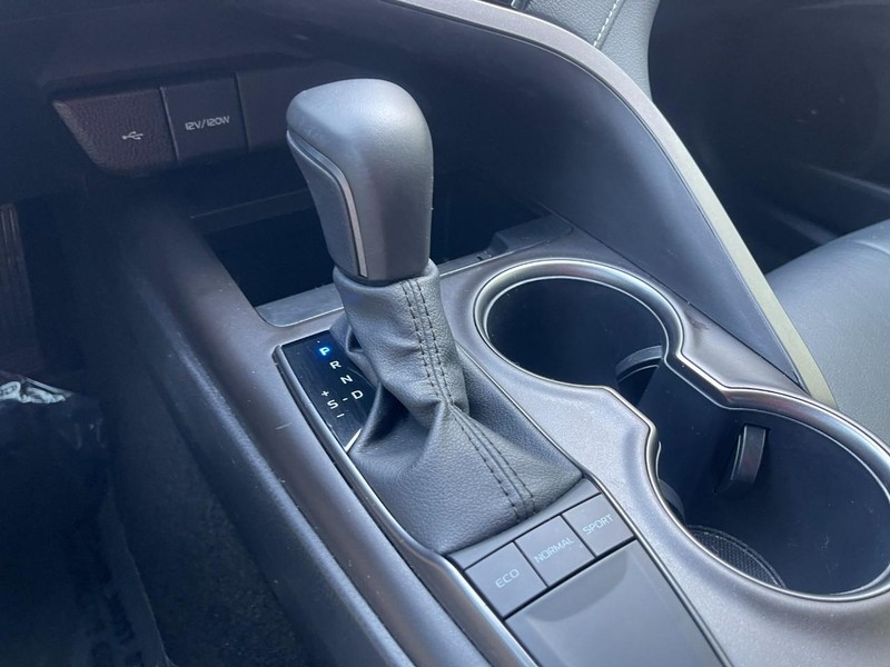 Toyota Camry Vehicle Image 25