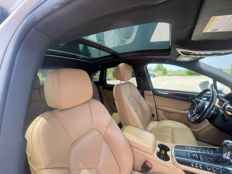 Porsche Macan Vehicle Image 04