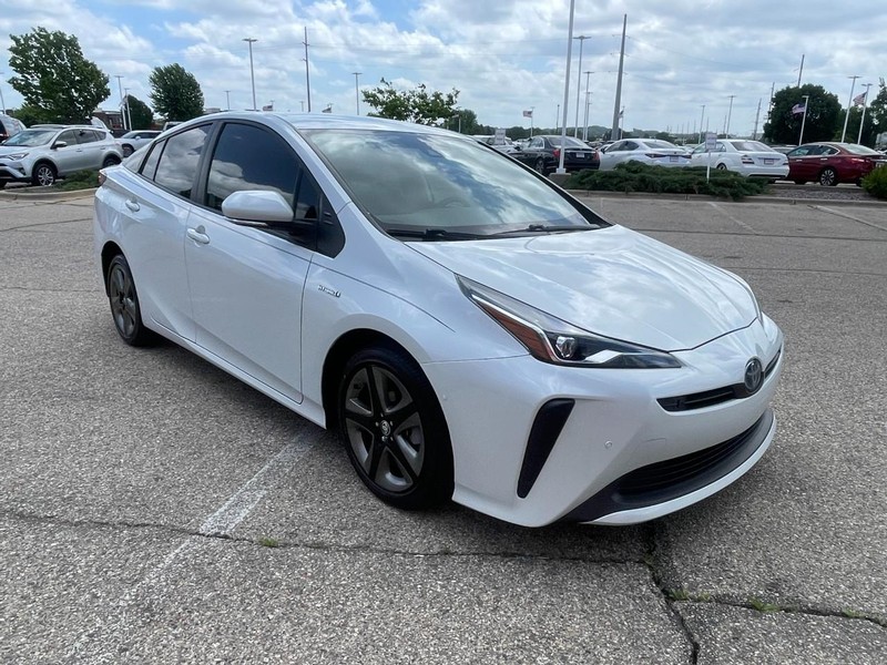 Toyota Prius Vehicle Image 02