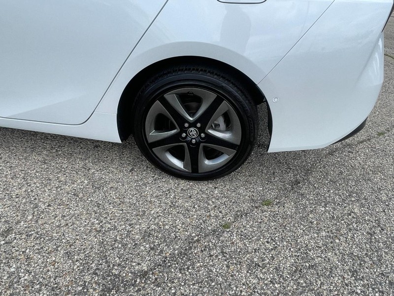 Toyota Prius Vehicle Image 05