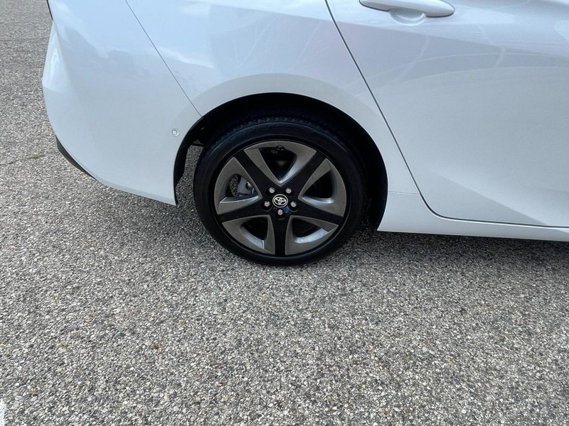 Toyota Prius Vehicle Image 08