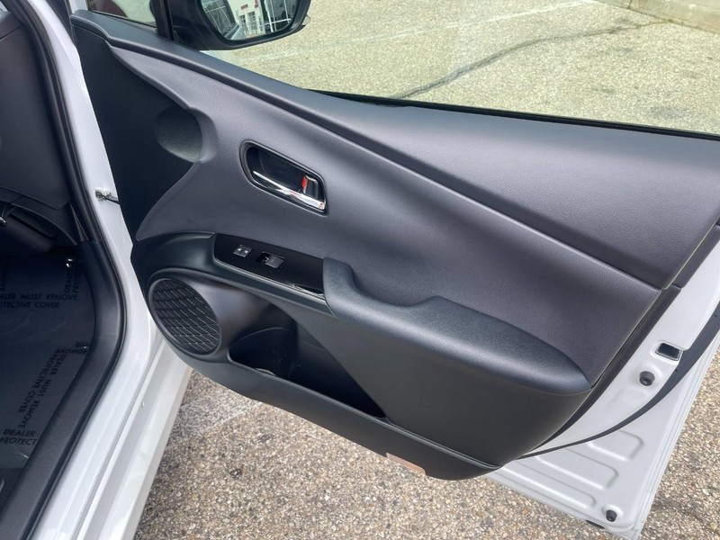 Toyota Prius Vehicle Image 11