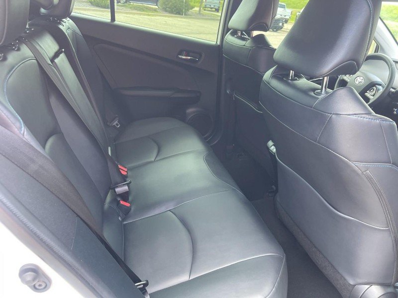 Toyota Prius Vehicle Image 12