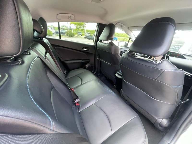 Toyota Prius Vehicle Image 13
