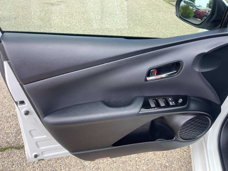 Toyota Prius Vehicle Image 20