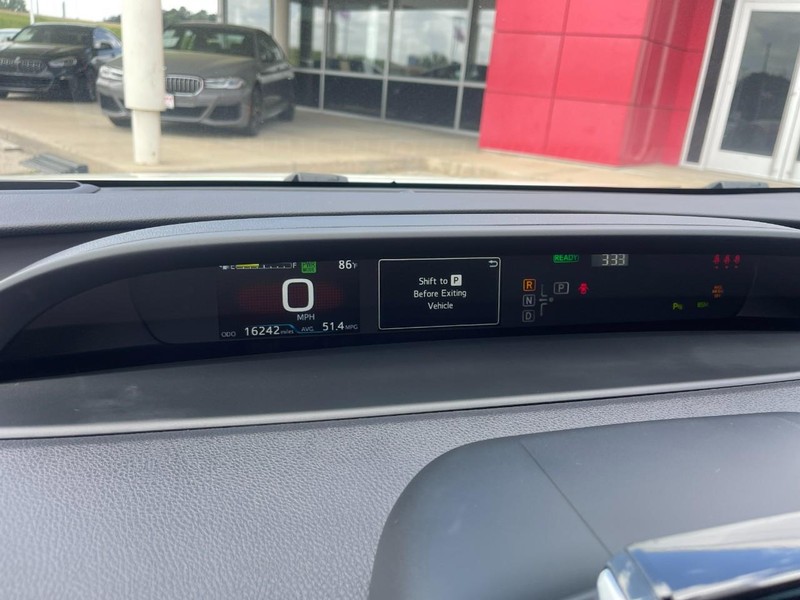 Toyota Prius Vehicle Image 31