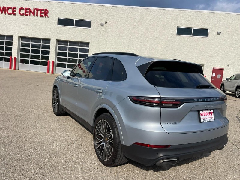 Porsche Cayenne Vehicle Image 04