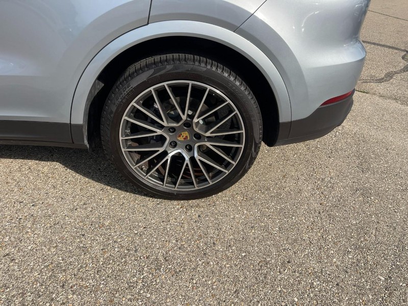 Porsche Cayenne Vehicle Image 05