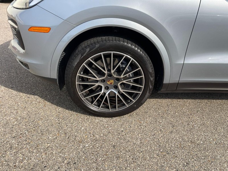 Porsche Cayenne Vehicle Image 06
