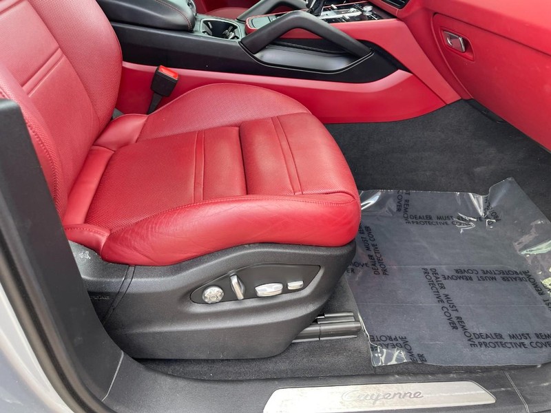 Porsche Cayenne Vehicle Image 12