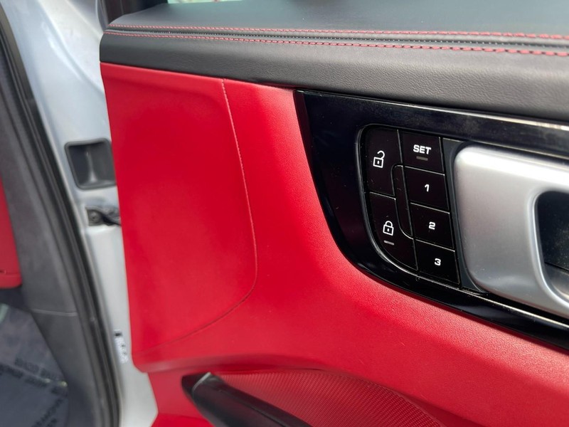 Porsche Cayenne Vehicle Image 14