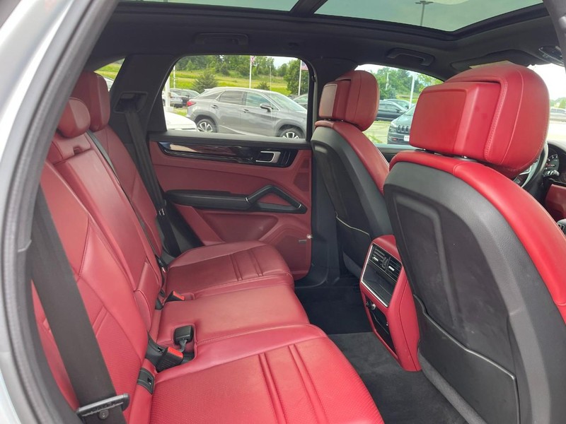 Porsche Cayenne Vehicle Image 15