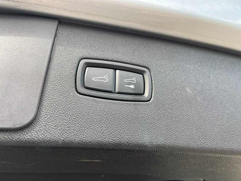 Porsche Cayenne Vehicle Image 19