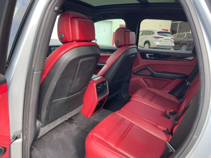 Porsche Cayenne Vehicle Image 20