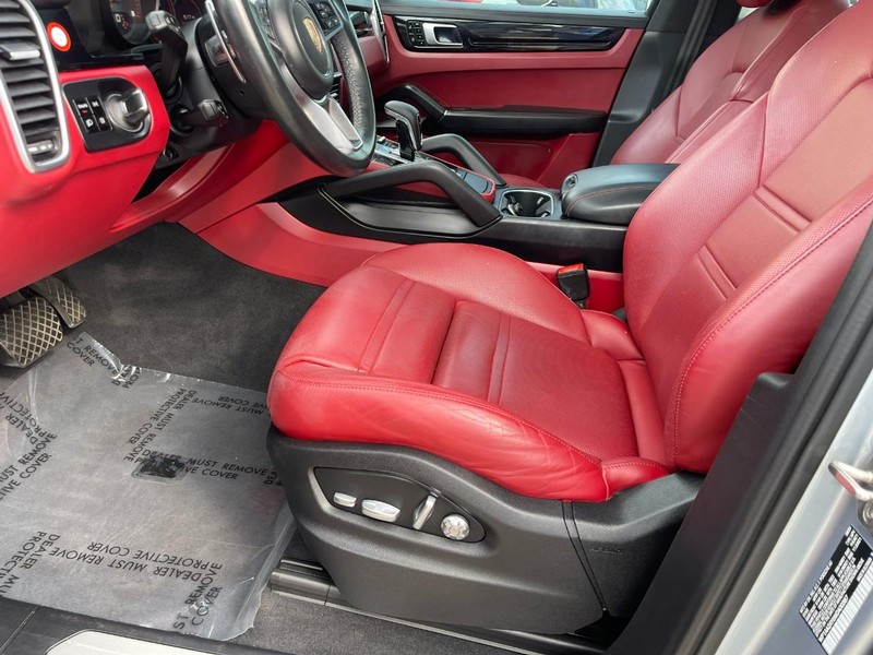 Porsche Cayenne Vehicle Image 23