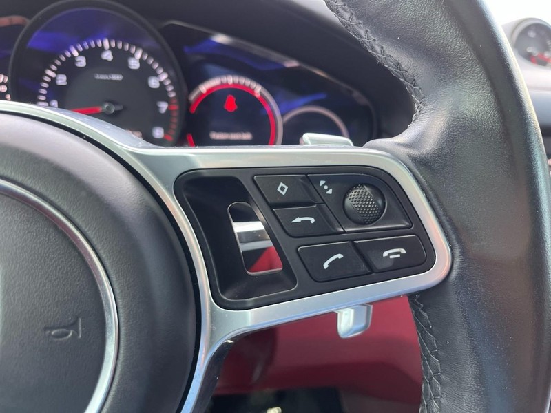 Porsche Cayenne Vehicle Image 29