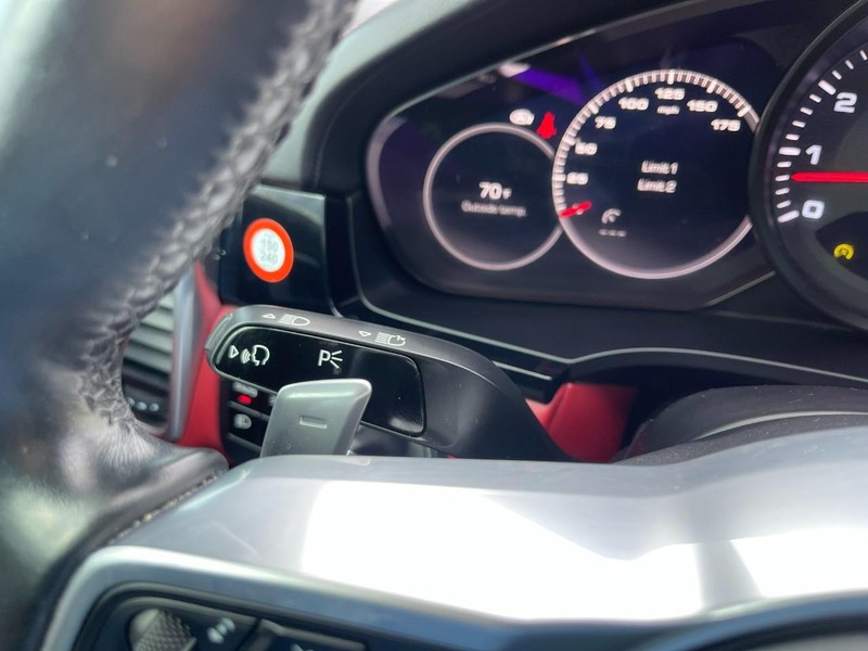 Porsche Cayenne Vehicle Image 30