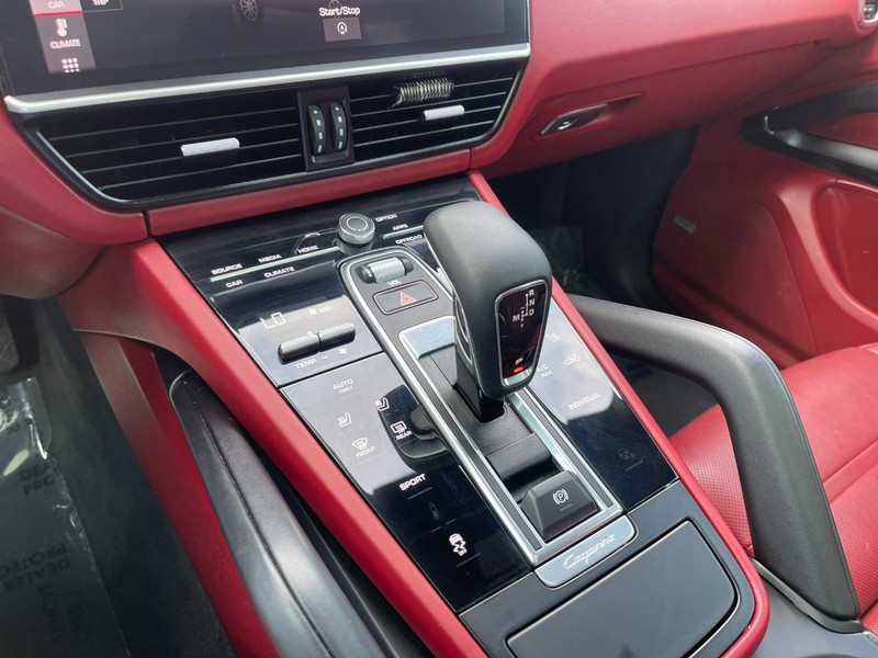 Porsche Cayenne Vehicle Image 32