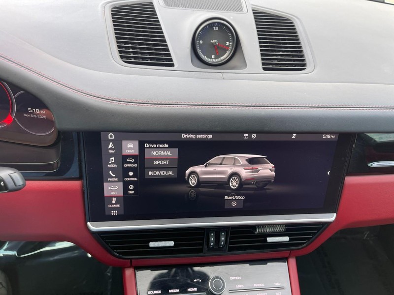 Porsche Cayenne Vehicle Image 33