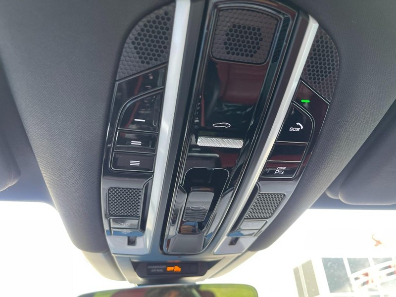 Porsche Cayenne Vehicle Image 36