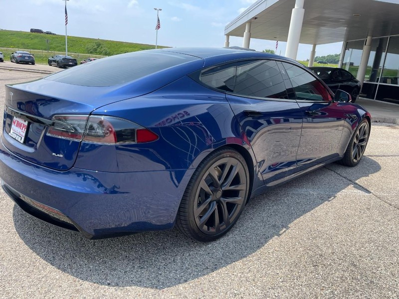 Tesla Model S Vehicle Image 03