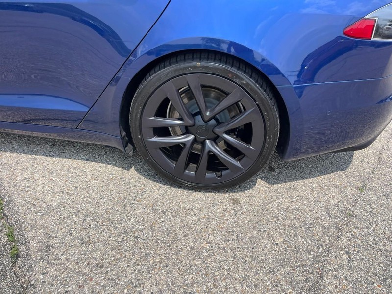 Tesla Model S Vehicle Image 06