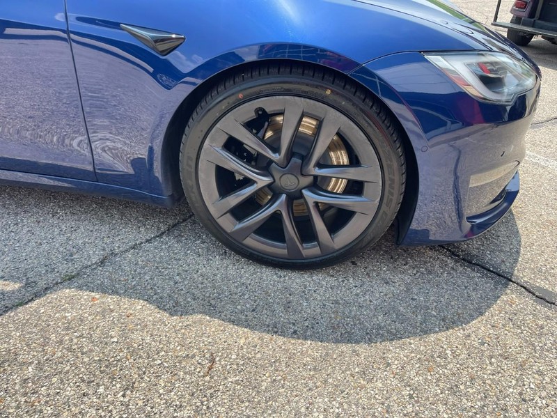 Tesla Model S Vehicle Image 08