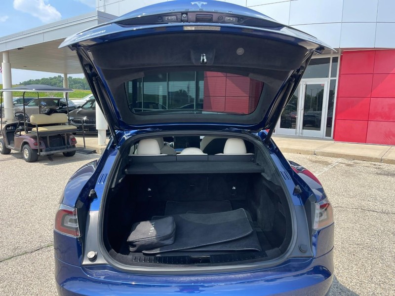 Tesla Model S Vehicle Image 10