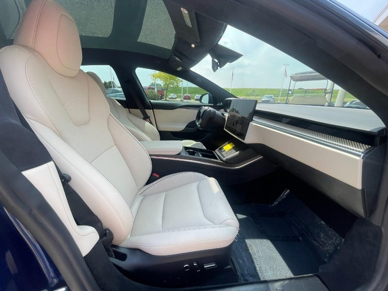 Tesla Model S Vehicle Image 21
