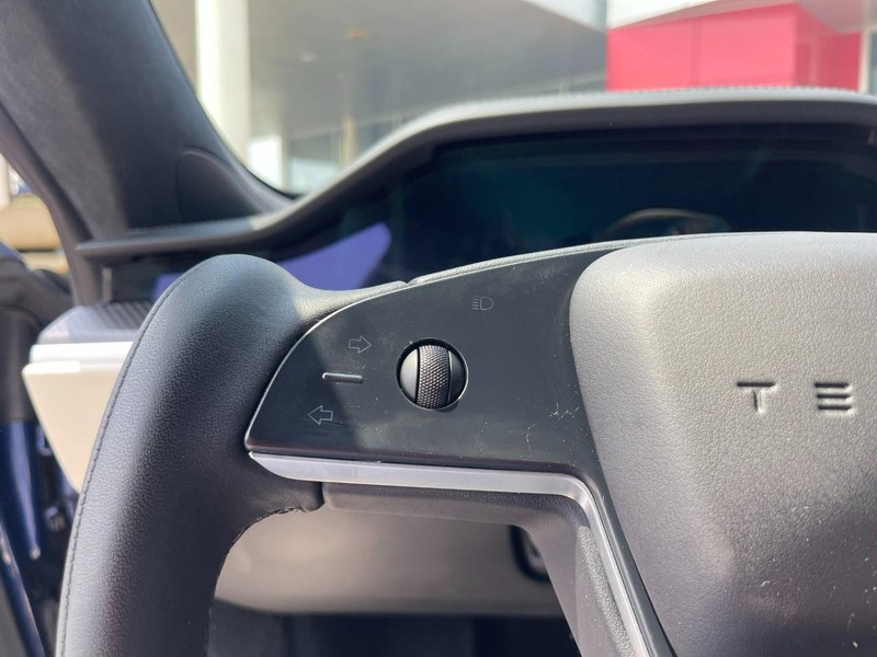 Tesla Model S Vehicle Image 24