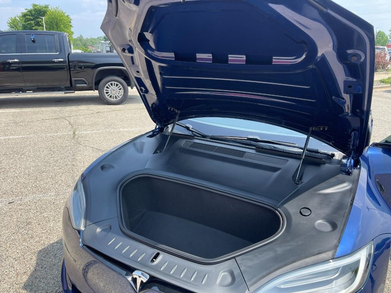 Tesla Model S Vehicle Image 29