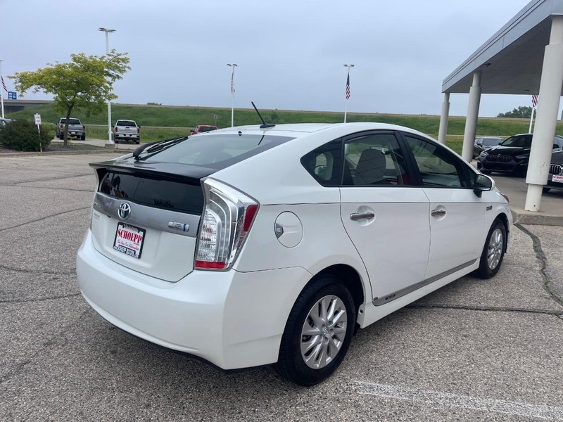 Toyota Prius Plug-In Vehicle Image 03