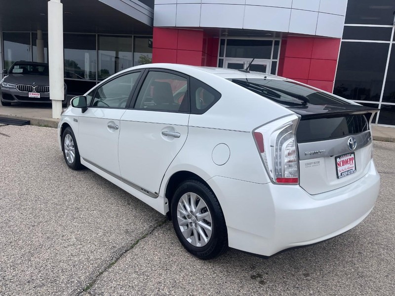 Toyota Prius Plug-In Vehicle Image 04