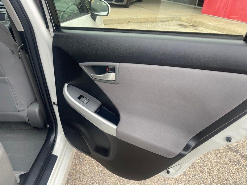 Toyota Prius Plug-In Vehicle Image 14
