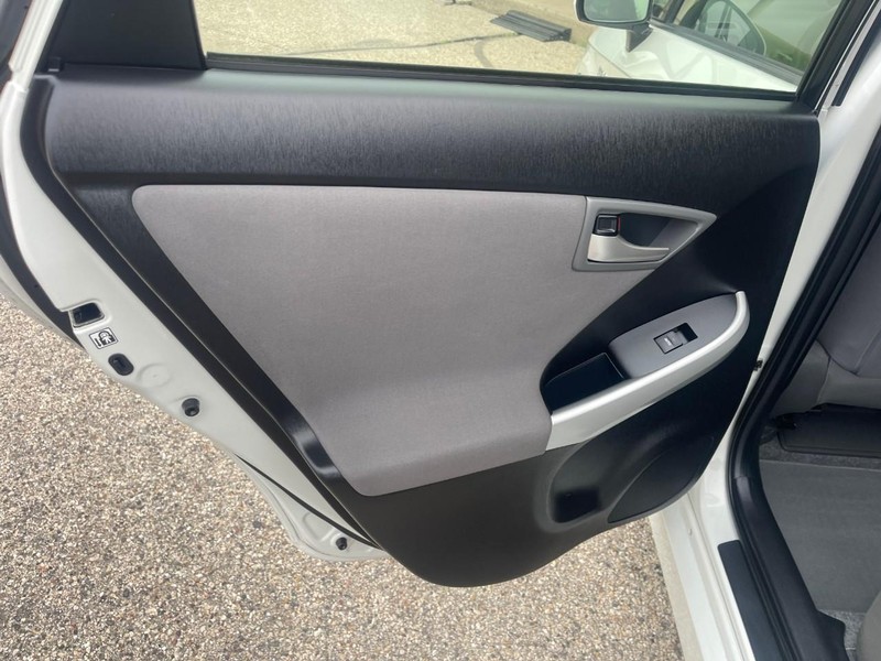 Toyota Prius Plug-In Vehicle Image 17
