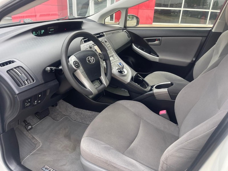 Toyota Prius Plug-In Vehicle Image 18