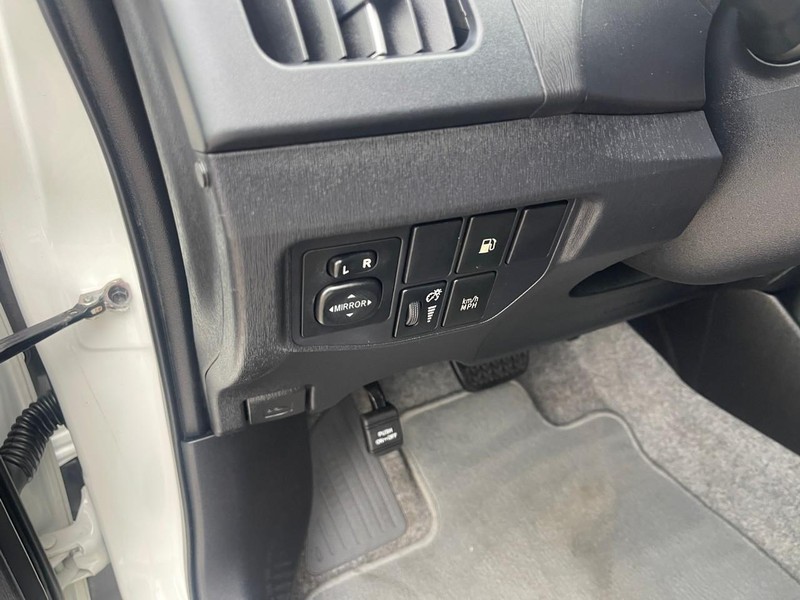 Toyota Prius Plug-In Vehicle Image 20