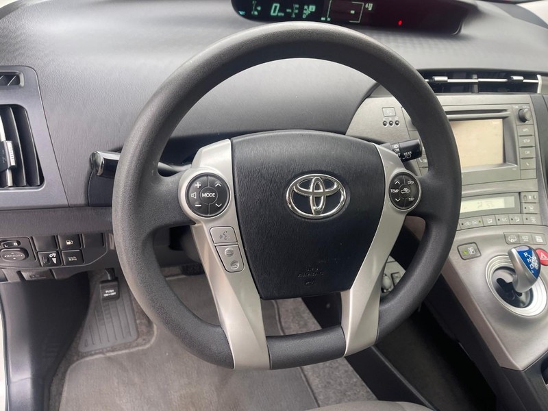 Toyota Prius Plug-In Vehicle Image 21